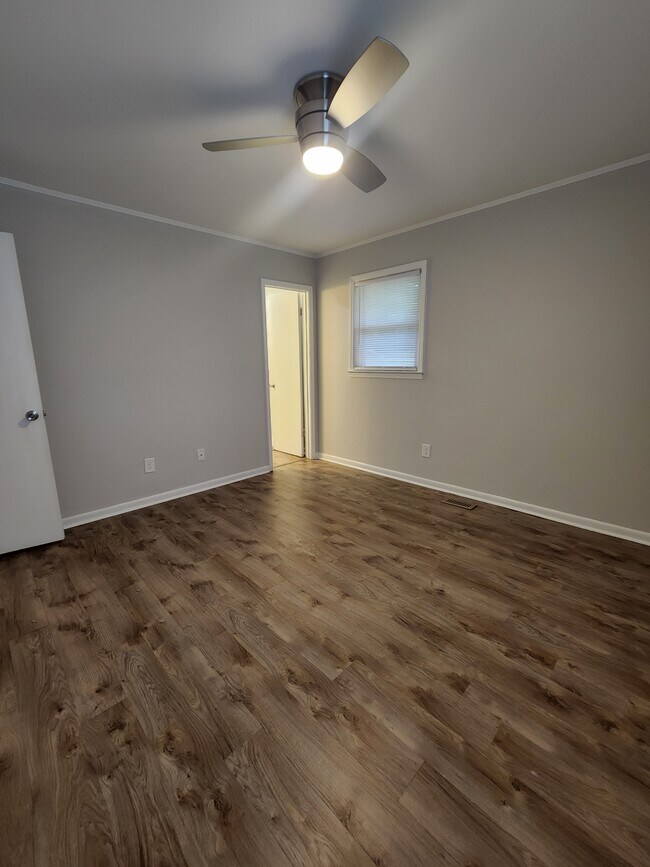 Master Bedroom - 108 Oak Park Dr