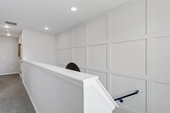 Building Photo - Newer 4 bed Townhome at The Commons at Vic...