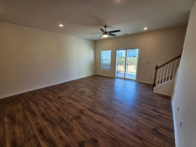 Building Photo - Like New Town Home in Kellerton Place, Monroe!