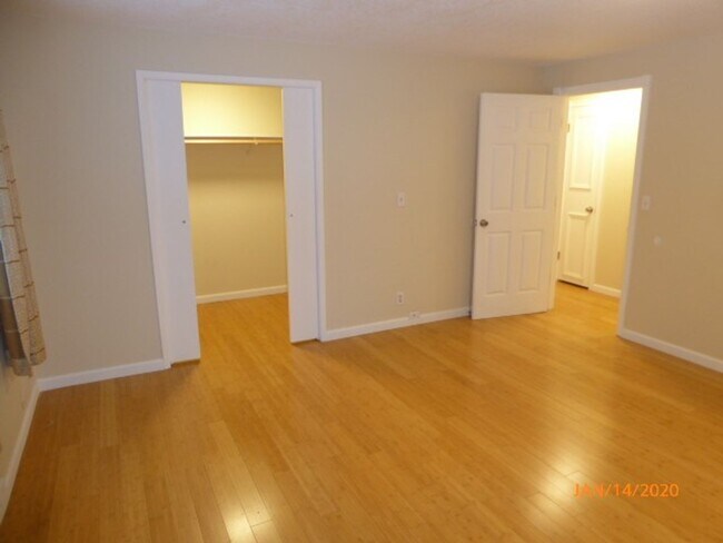 Building Photo - Charming 4 Bed 2 Bath Rambler in Sought After Neighborhood-Sammamish