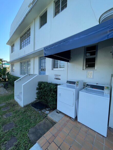 Building Photo - 2133 Calais Dr