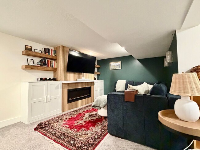 Building Photo - Updated 4-Bedroom Home in Salt Lake City!