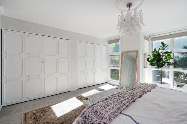 Building Photo - 2389 N Wayne Ave