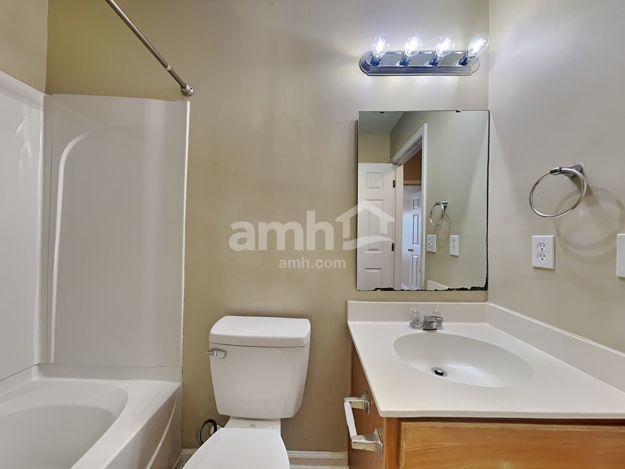 Building Photo - 5018 Thornton Dr