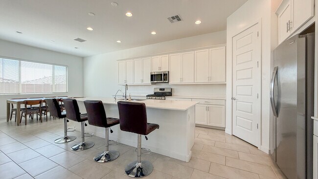 Building Photo - 2041 W Sierra Sunset Trail
