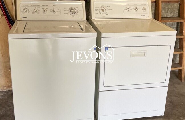 Building Photo - Charming duplex in a walkable location near the University of Puget Sound