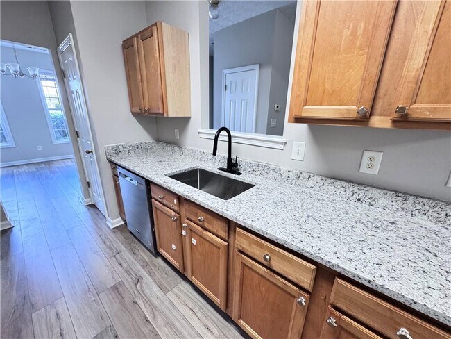 Building Photo - 3044 Kentmere Dr