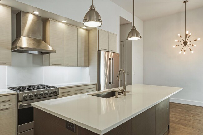 Building Photo - 304 Pavonia Ave