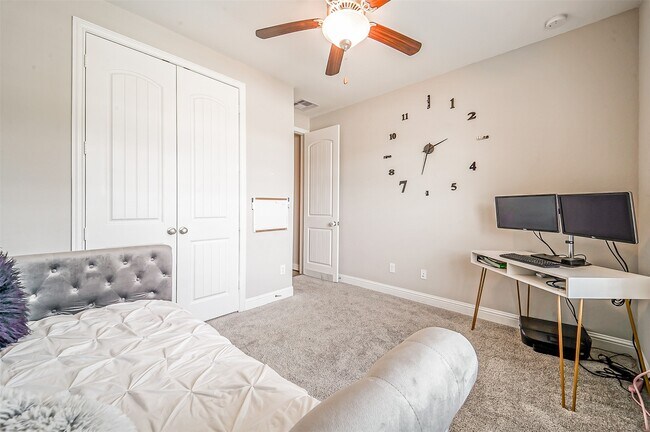 Building Photo - 9507 Carson Ln