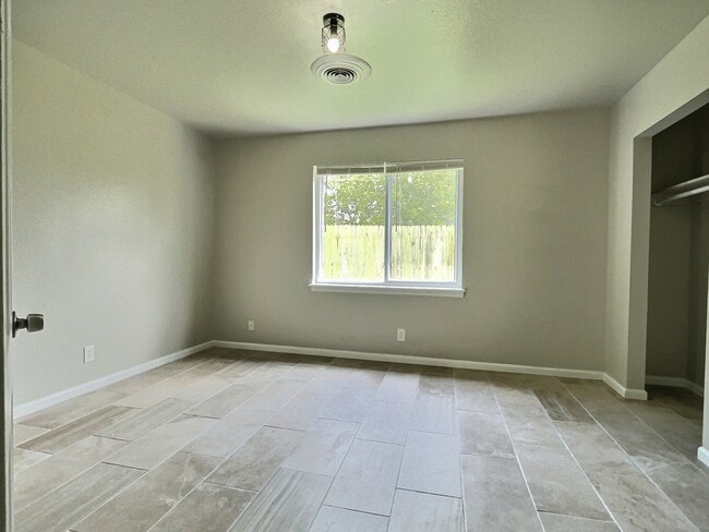 Building Photo - 6116 S Madison Plz