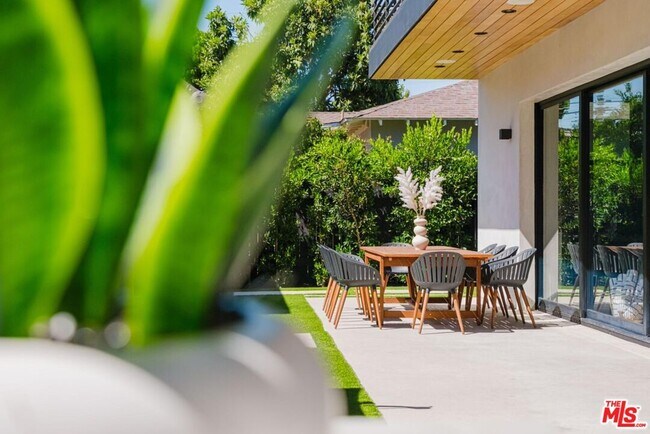 Building Photo - 5141 Varna Ave