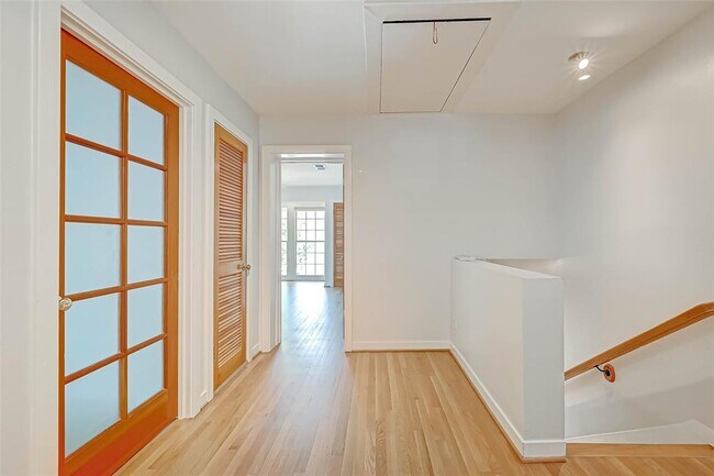 Building Photo - 2346 Dunstan Rd