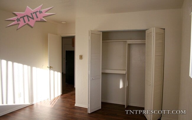 Building Photo - 1464