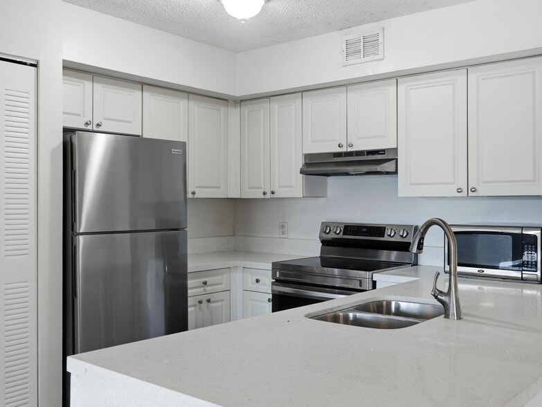 Building Photo - 12166 Saint Andrews Pl