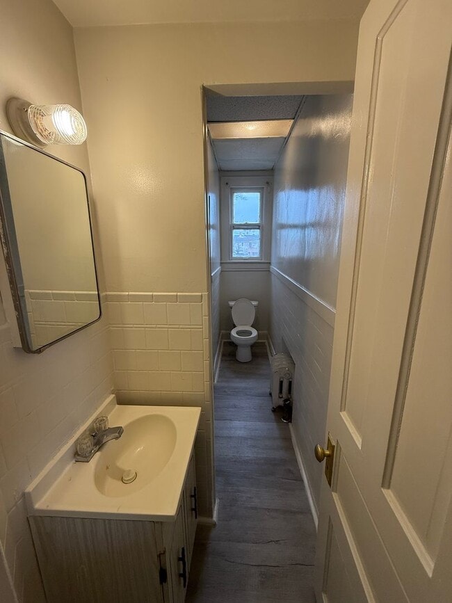 Building Photo - 406 W Washington Ave