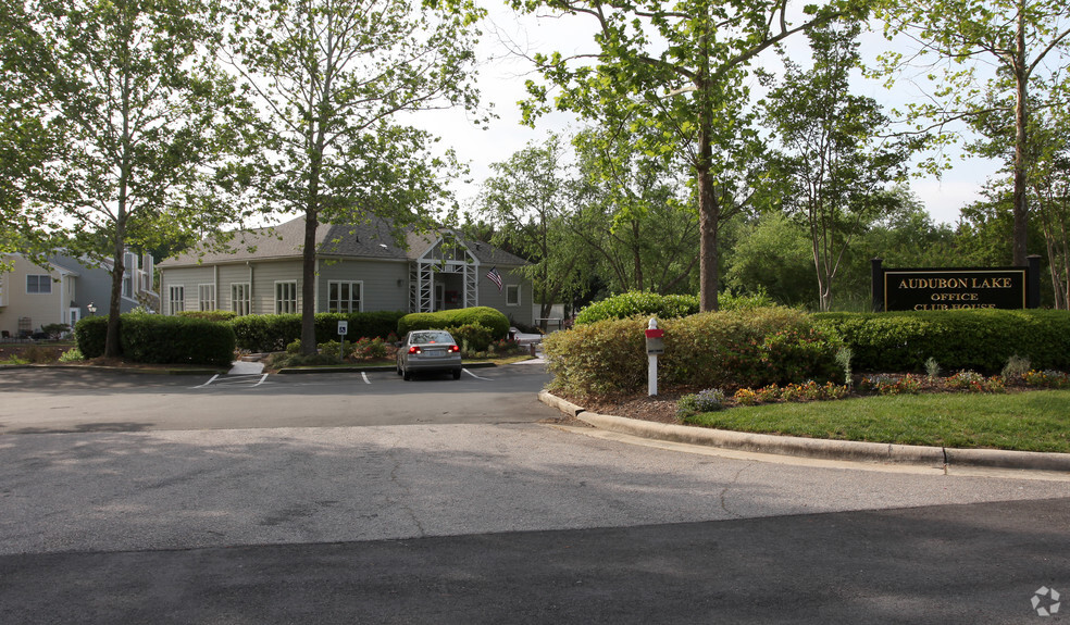 Building Photo - Audubon Lake