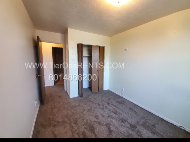 Building Photo - This property offers a NO DEPOSIT option a...