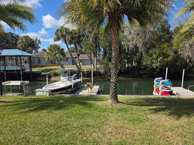 Building Photo - 65 Beach Ln