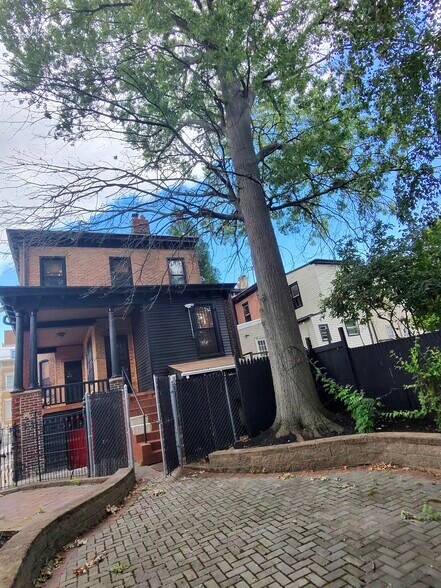 Building Photo - 178 Brunswick Ave