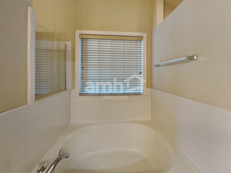 Building Photo - 509 Crystal Hill Ct