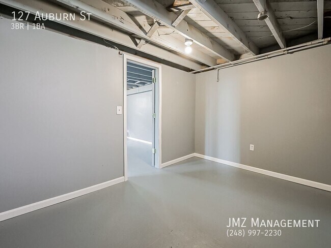 Building Photo - 127 Auburn St