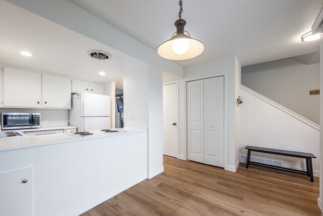 Building Photo - 127 Yonex Ct