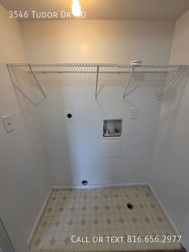 Building Photo - 3546 Tudor Dr