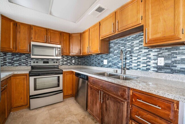 Building Photo - Charming 2-Bedroom Condo!