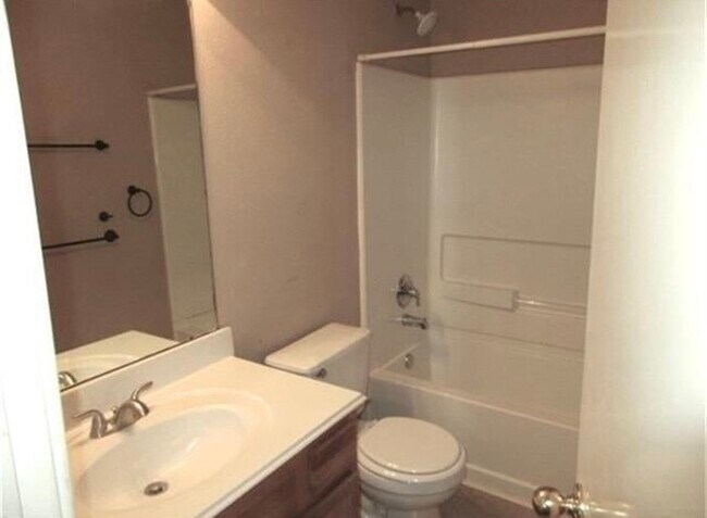 Building Photo - 1035 Grassy View Dr