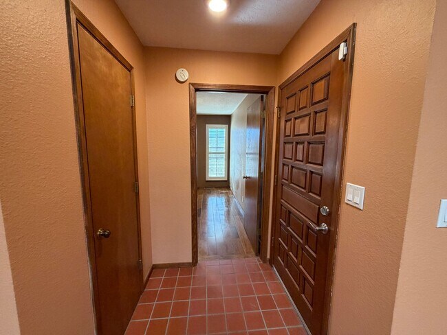 Building Photo - Beautiful Luxury 2 Bedroom Townhome Available in Corrales!