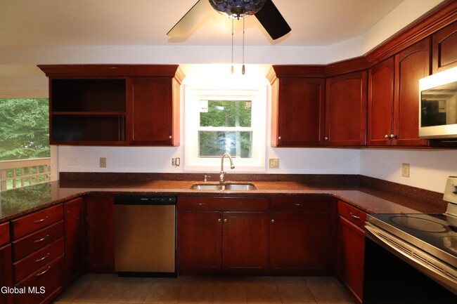 Building Photo - 8 Sweet Brier Dr