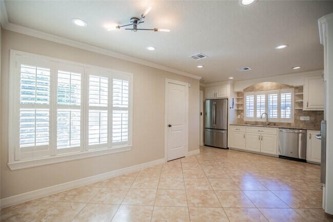 Building Photo - 1627 Fall Valley Dr