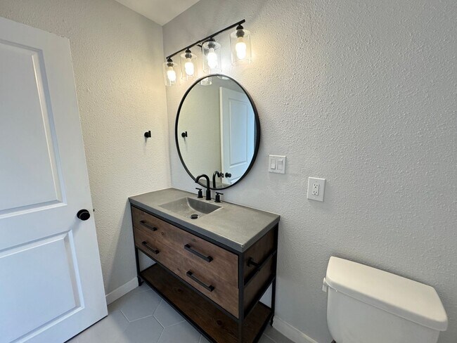 Building Photo - 5-Bedroom Home for Rent in Temple - *Save $255/Month!*