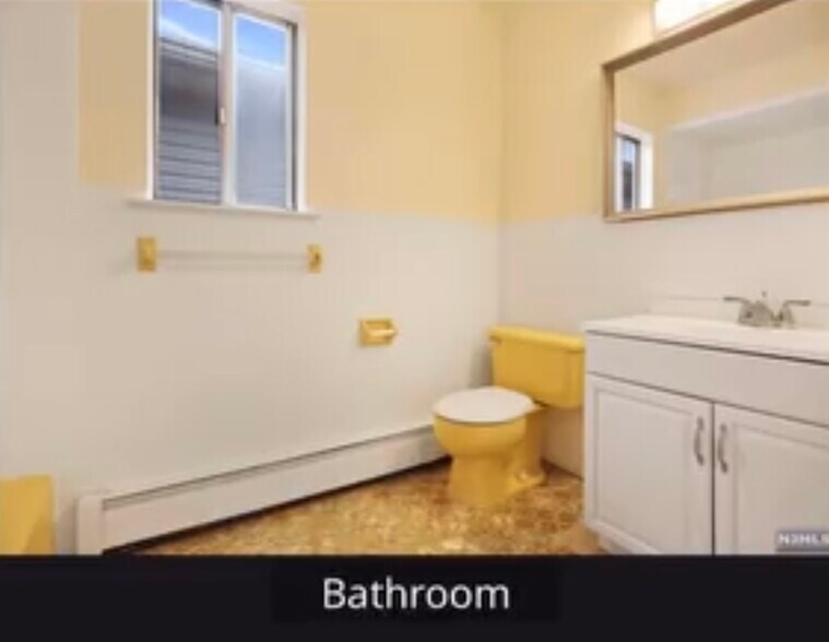 Bathroom with Sit-in Bathtub - 711 Bergen St