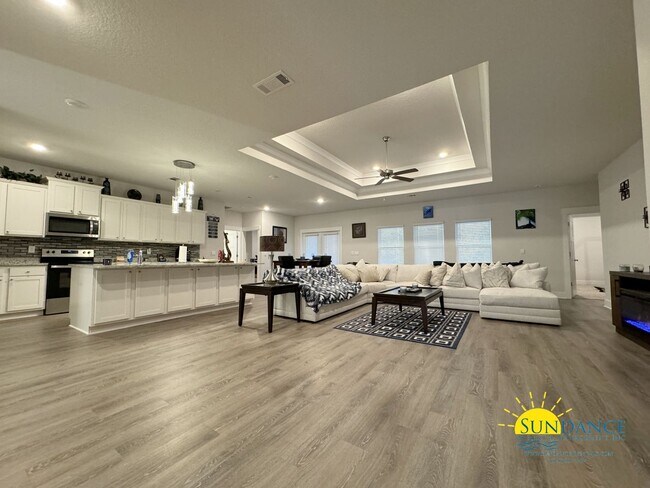 Building Photo - Stunning 4 Bedroom Home in Hillwood Estates, Crestview!