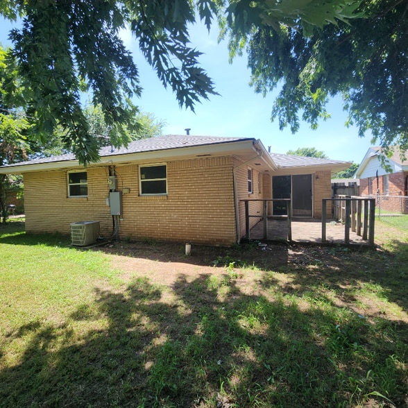 Building Photo - 908 Moraine Ave