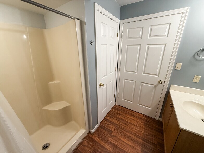 Building Photo - 815 Aztec Dr