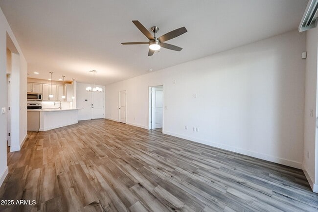 Building Photo - 2511 W Queen Creek Rd
