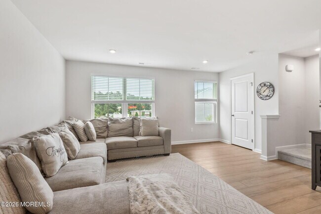 Building Photo - 205 Cyprus Ct