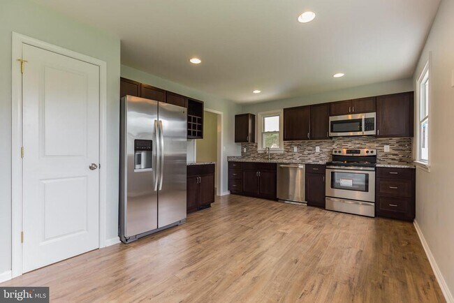 Building Photo - 6055 Dawn Dr