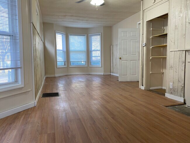 Building Photo - 127 Selye Terrace