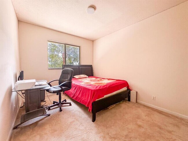 Building Photo - 4335 Coventry Pointe Way