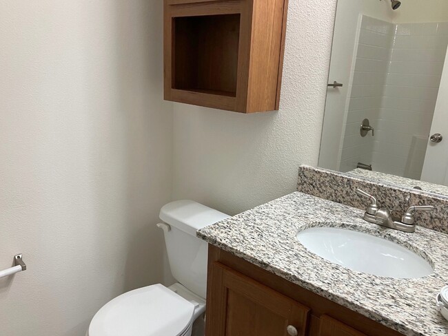 Building Photo - 702 W McArthur Ave