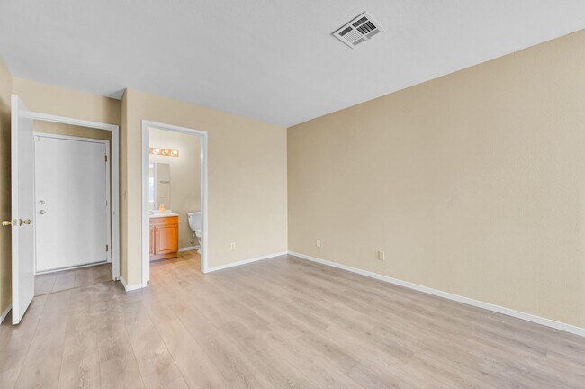 Building Photo - N Las Vegas Single Family Home - New Paint and LVP Flooring