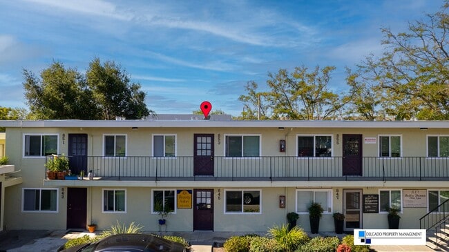 Building Photo - Newly remodeled Benicia 1st Street condo
