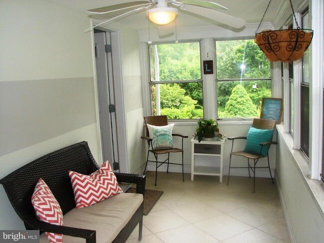 Building Photo - 1706 Willow Ave