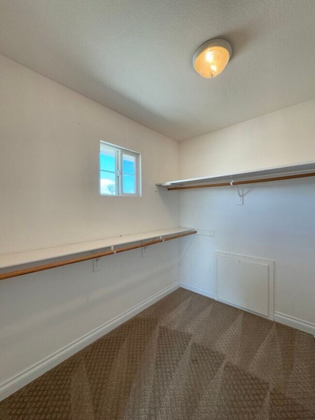 Building Photo - 4 Bedroom Menifee home available now for l...