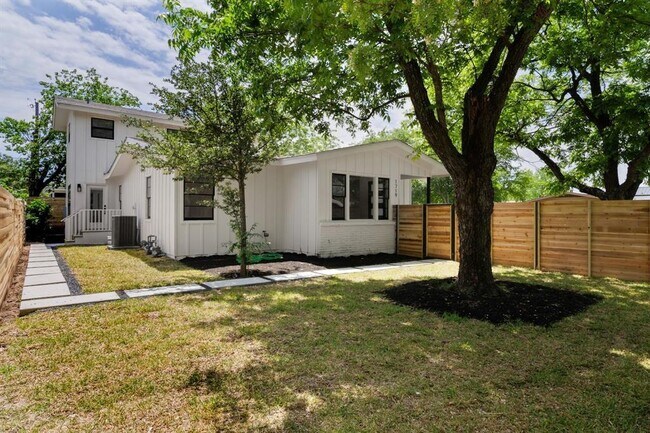 Building Photo - 1719 Aggie Ln