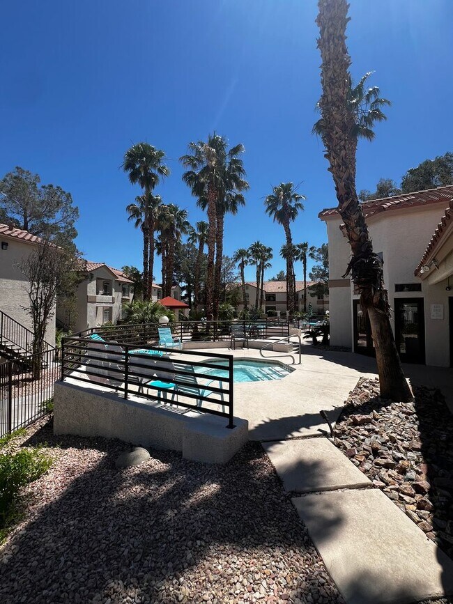 Building Photo - 3 Bedroom Condo / One Car Garage / Gated with Community Pool