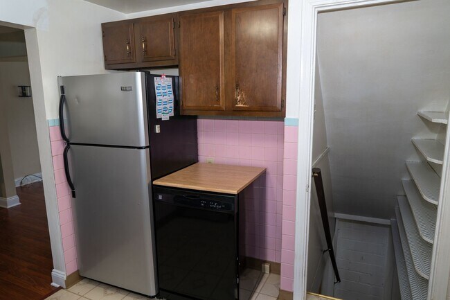 Building Photo - AVAILABLE JULY 1ST!! DON'T MISS this FANTASTIC home in a PRIME LOCATION!